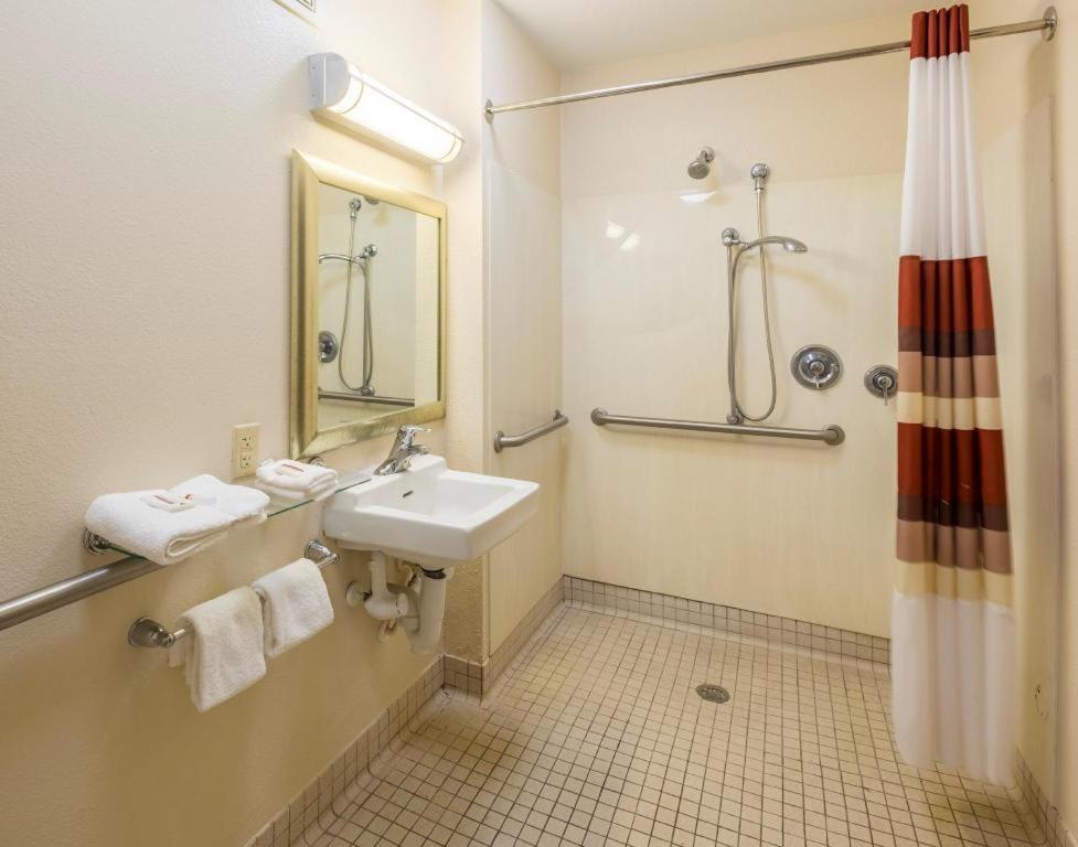 Hotel Red Roof - Orange Park 2*