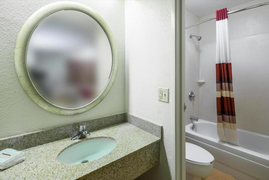 Motel Red Roof - Orange Park 2*