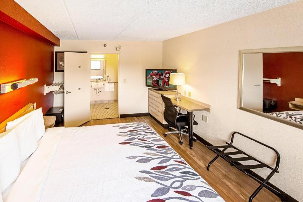 Red Roof - Orange Park Hotel 2*