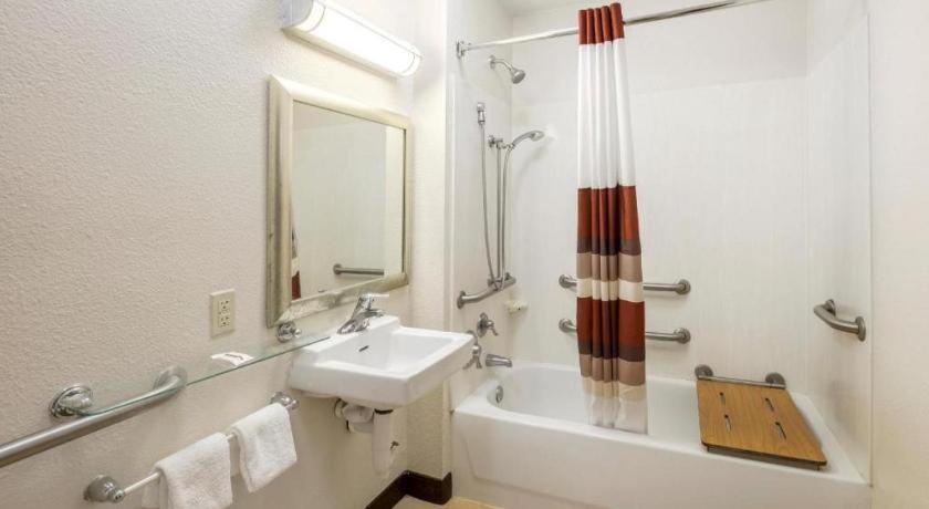 Hotel Red Roof - Orange Park 2*